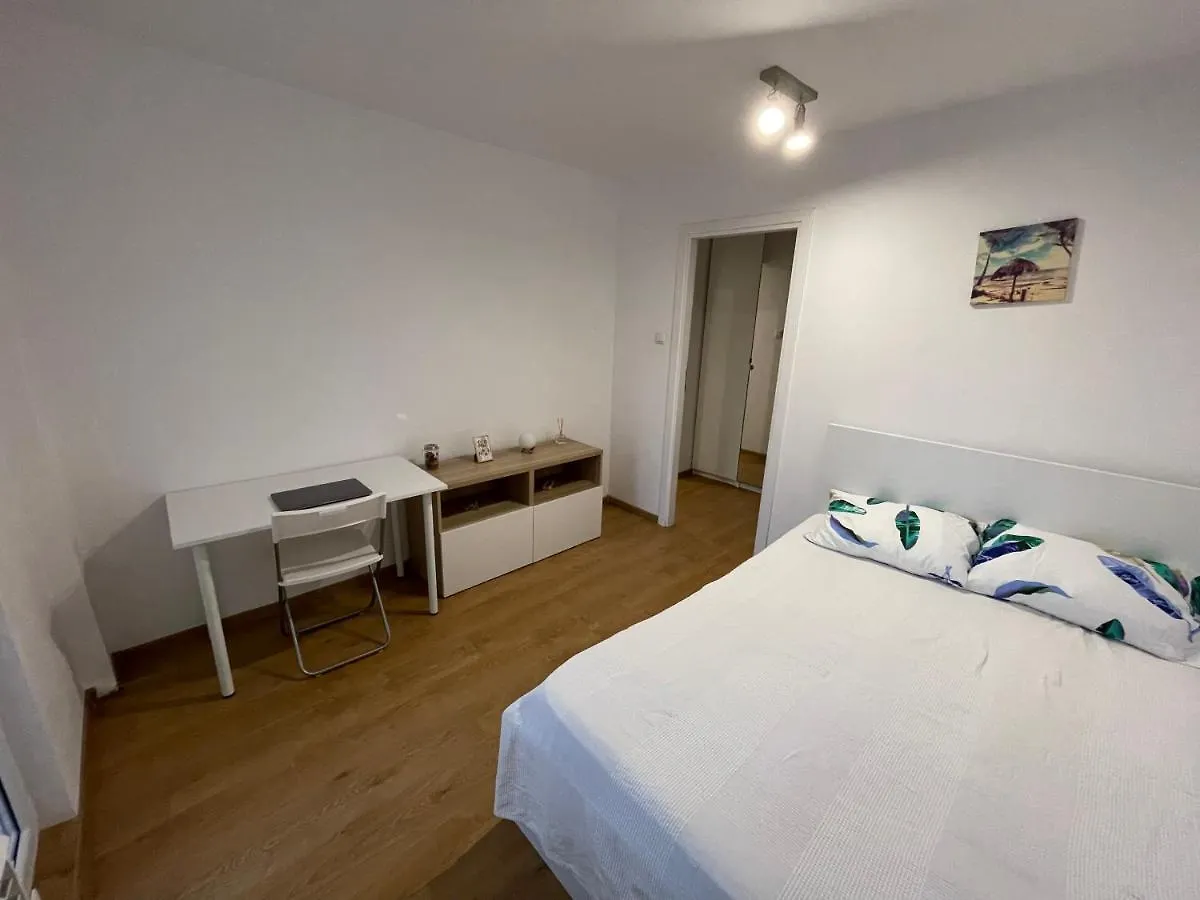 Apartamento Zeus Apartament Close To Presidencial Palace Bucareste